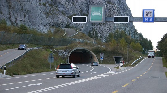  Der Simmenfluhtunnel auf der A6 