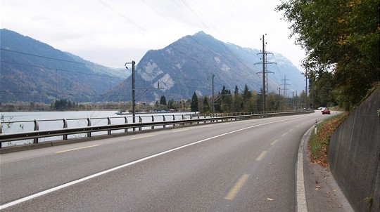  A8 zwischen Därligen und Interlaken 