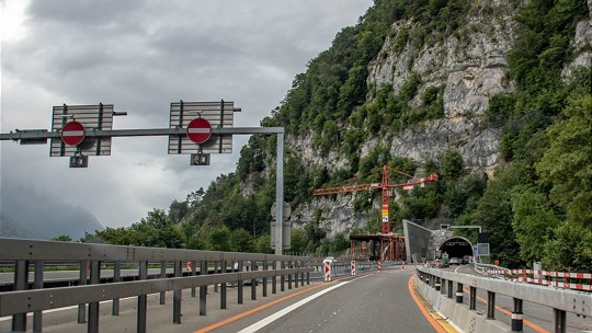  A8 Interlaken-West Signalportale 